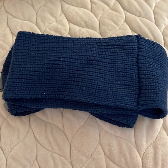 BCBG Winter Head Band - Picture 3 of 4